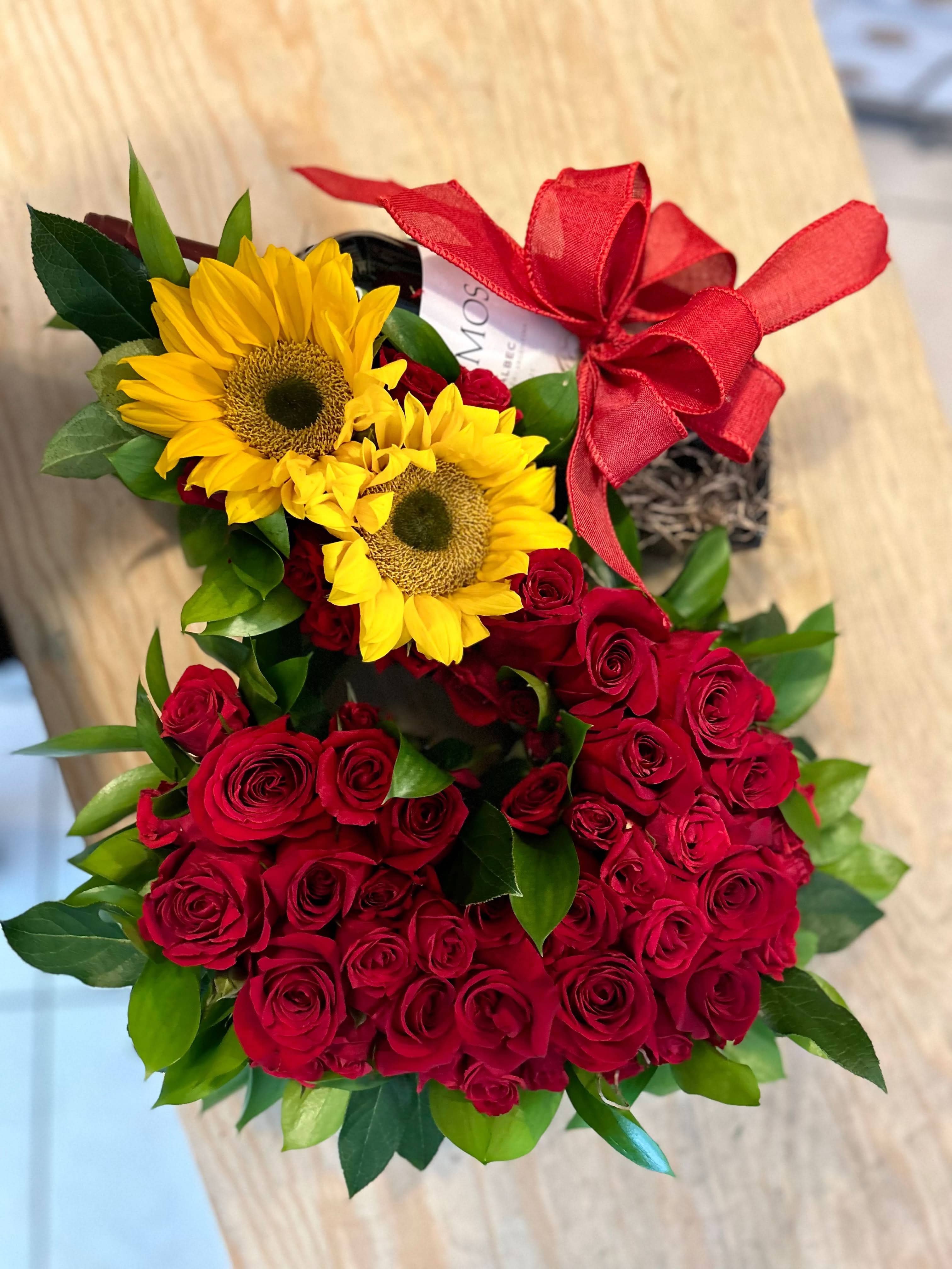 Arreglo Floral en Letras - FLOVERS Flower Shop