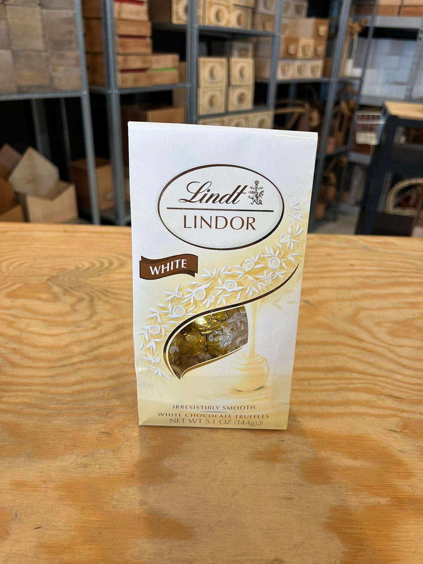 Lindt Lindor White Chocolate Truffles - FLOVERS