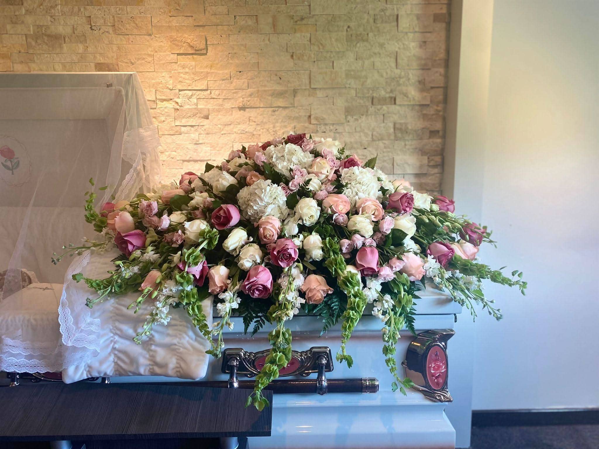 Casket Fuente de Luz - FLOVERS Flower Shop